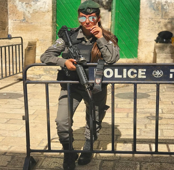 Nữ cảnh sát Israel xinh đẹp. Ảnh: Instagram.