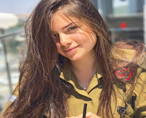 Vẻ đẹp hút hồn của một nữ quân nhân Israel. Ảnh: Instagram.