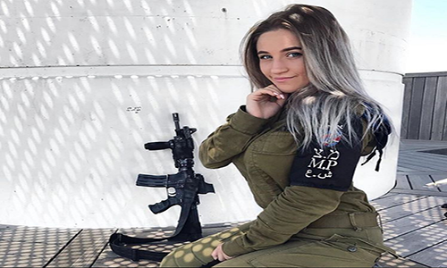Tài khoản girlsdefense đăng tải những bức hình chụp nữ quân nhân Israel xinh đẹp lên mạng xã hội Instagram đã thu hút hàng chục nghìn lượt theo dõi. Ảnh: Instagram.