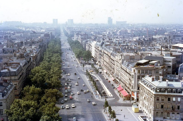 Đại lộ De Lesy nhìn từ Khải Hoàn Môn ở thủ đô Paris. Ảnh: VT.