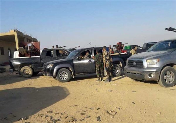 Các lực lượng Syria tập kết tại một địa điểm trong chiến dịch giải phóng Deir Ezzor. Ảnh: FNA.