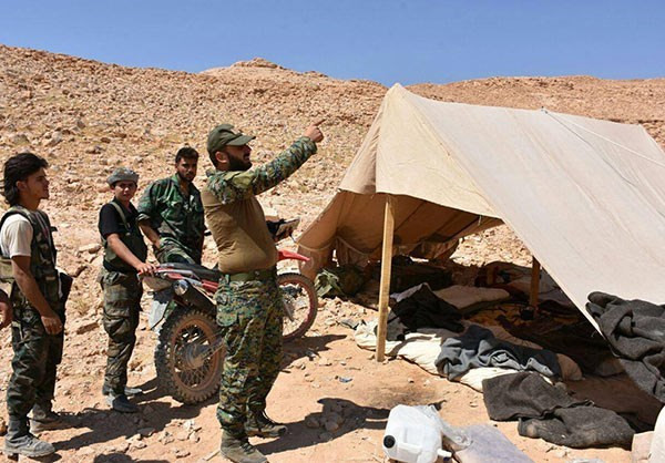 Nếu vòng vây của nhóm IS bị chọc thủng, lực lượng Mãnh Hổ Syria có thể phối hợp với các đơn vị phòng thủ Deir Ezzor giải phóng hoàn toàn thành phố chiến lược này. Ảnh: FNA.