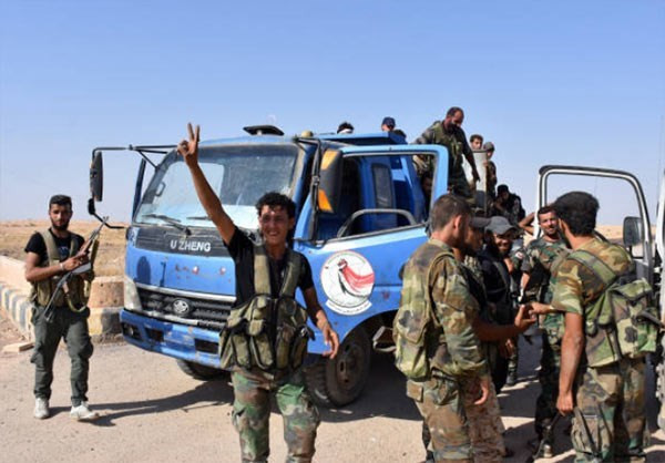 Các binh sĩ Syria đã tiến quân từ sân bay quân sự Deir Ezzor tới thị trấn chiến lược Jafra. Ảnh: FNA.
