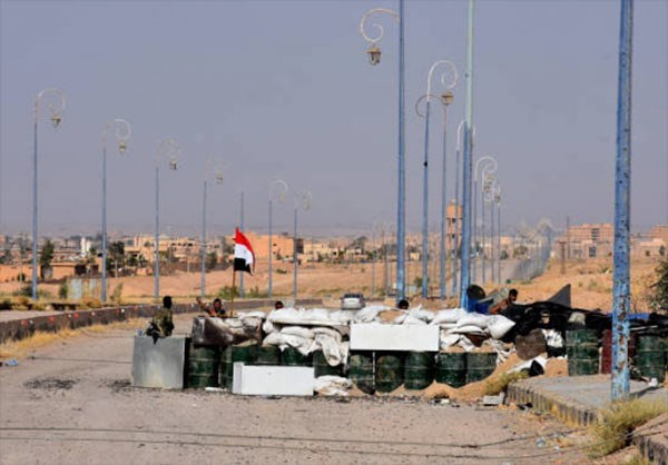 “Lực lượng SDF đang ở ngoại ô thành phố Deir Ezzor và có thể tiến vào các quận phía đông bắc trong vài giờ tới”, AMN đưa tin. Ảnh: FNA.