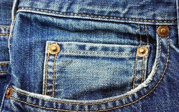 Tại Triều Tiên, người dân không được phép mặc quần jean. Ảnh: L25.