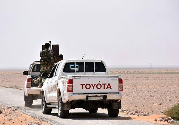 Trước đó, những cư dân làng al-Shahil ở Đông Deir Ezzor đã tấn công một căn cứ của IS trong khu vực và tiêu diệt nhiều phần tử khủng bố. Ảnh: FNA.