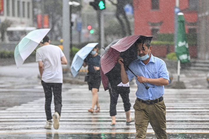 Cơ quan này cũng khuyến cáo các tỉnh miền Đông Trung Quốc cảnh giác với nguy cơ lũ lụt và lở đất. Dự kiến các tỉnh Chiết Giang và An Huy sẽ đón lượng mưa từ 250 mm đến 360 mm vào ngày 25-26/7. Ảnh: AFP.