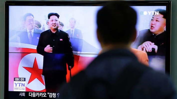 Vài ngày sau, tình báo Hàn Quốc nói rằng nhà lãnh đạo Kim Jong-un đã làm phẫu thuật loại bỏ u ở mắt cá chân. Ảnh: AP.