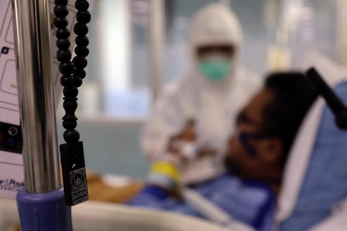 Trong khi đó, nhà dịch tễ học Indonesia Dicky Budiman từ Đại học Griffith nhận định, Indonesia sẽ không chỉ là tâm dịch của Châu Á mà còn của cả thế giới với đỉnh dịch có thể lên tới 400.000 ca mỗi ngày.