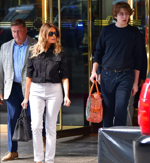 Barron hiện là người cao nhất trong gia đình Trump. Ảnh: Daily Mail.