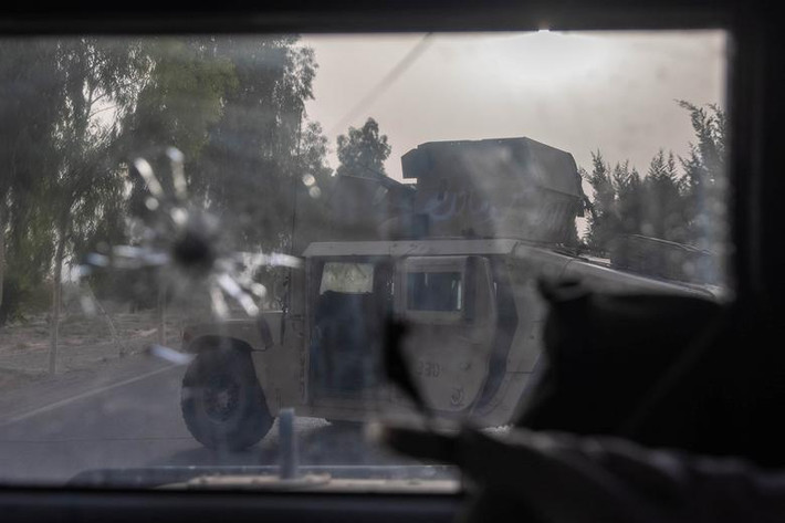 Chiếc xe quân sự Humvee của đặc nhiệm Afghanistan bị hư hại ở tỉnh Kandahar ngày 13/7.
