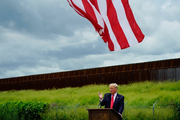 Ông Trump cảnh báo rằng hàng triệu di dân không giấy tờ đang tràn vào nước Mỹ do các chính sách lỏng lẻo của Tổng thống Biden.