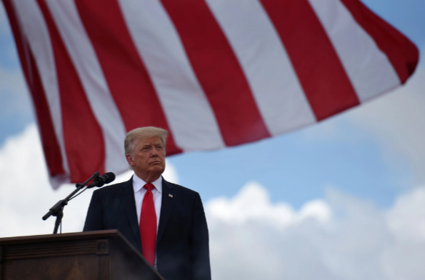 Cũng trong chuyến thăm bức tường biên giới này, cựu Tổng thống Mỹ Donald Trump một lần nữa để ngỏ khả năng tái tranh cử vị trí người đứng đầu Nhà Trắng.