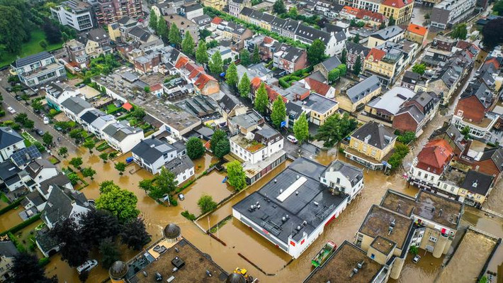 Một khu phố ngập lụt ở Valkenburg, Hà Lan, nhìn từ trên cao ngày 15/7.