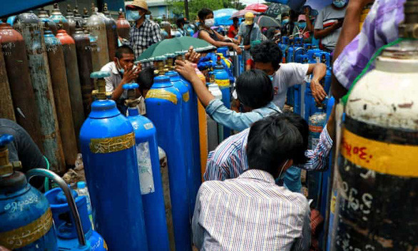 Theo thống kê của Liên Hợp Quốc, hiện tại, Myanmar chỉ còn khoảng 40% cơ sở y tế đủ năng lực hoạt động, trong đó nhiều bệnh viện thiếu trang thiết bị nghiêm trọng và thiếu nguồn nhân lực. Ảnh: AP.