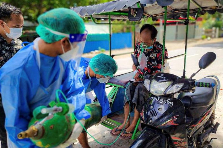 Được biết, đến nay, mới chỉ có khoảng 1,75 triệu trong tổng số 54 triệu dân Myanmar được tiêm vắc-xin ngừa COVID-19. Ảnh: Reuters.