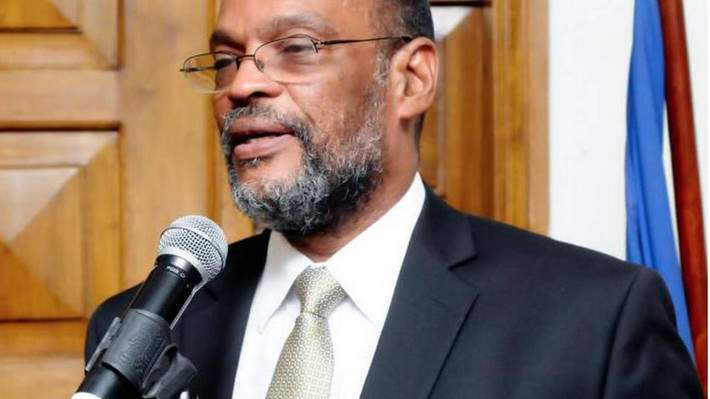 Ông Ariel Henry (ảnh) sinh ngày 6/11/1949, là một chính trị gia và một trong những bác sĩ giải phẫu thần kinh học hàng đầu của Haiti. Ảnh: Twitter.