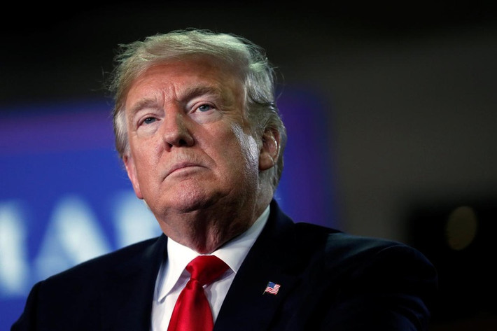 Hiện dư luận chưa rõ cáo buộc cụ thể đối với Tập đoàn Trump và ông Weisselberg - phụ tá thân cận lâu năm của cựu Tổng thống Donald Trump (ảnh). Tuy nhiên, Reuters đưa tin, tài liệu tòa án và hồ sơ công khai cho thấy ông Weisselberg và con trai đã nhận các món quà và phúc lợi có thể trị giá hàng trăm nghìn USD từ Tập đoàn Trump. Ảnh: Reuters.