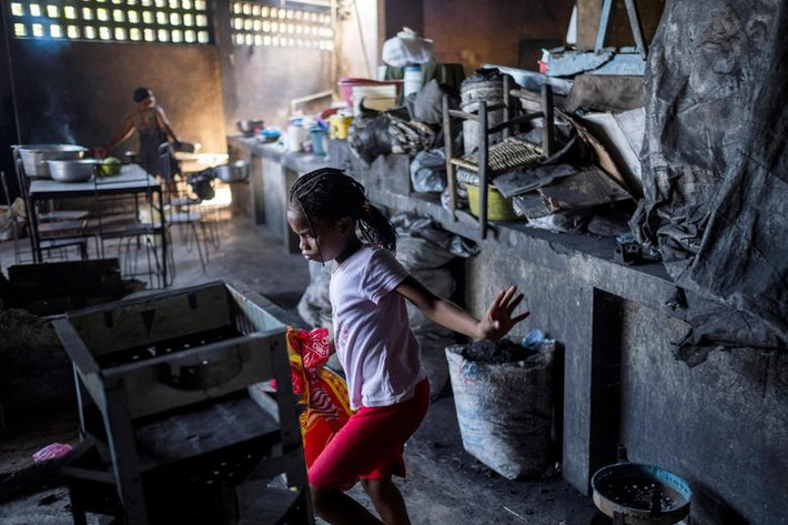 Những bức ảnh được Reuters đăng tải dưới đây phần nào cho thấy cuộc sống của người dân ở Port-au-Prince - thủ đô của Haiti - những ngày qua.