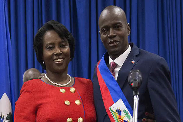 Theo truyền thông Mỹ, bà Martine, phu nhân của Tổng thống Haiti Jovenel Moise bị ám sát tại tư dinh ở Port-au-Prince sáng 7/7, đã bị bắn vào cánh tay và đùi, đồng thời bị thương nặng ở bàn tay và bụng. Hiện, bà Martine vẫn đang được điều trị tại bệnh viện ở Mỹ. Ảnh: Vợ chồng Tổng thống Haiti Jovenel Moise. Ảnh: EPA.