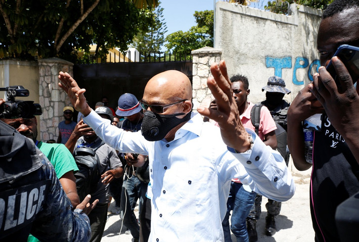 Sau vụ ám sát tổng thống 53 tuổi của Haiti, Thủ tướng Joseph đã ban bố tình trạng phong tỏa khắp cả nước và trao thêm quyền lực cho cơ quan hành pháp. Giới chức Haiti cũng đã đóng cửa sân bay quốc tế ở thủ đô Port-au-Prince. Thủ tướng Joseph kêu gọi người dân bình tĩnh, đồng thời tuyên bố "tình hình đã được kiểm soát".