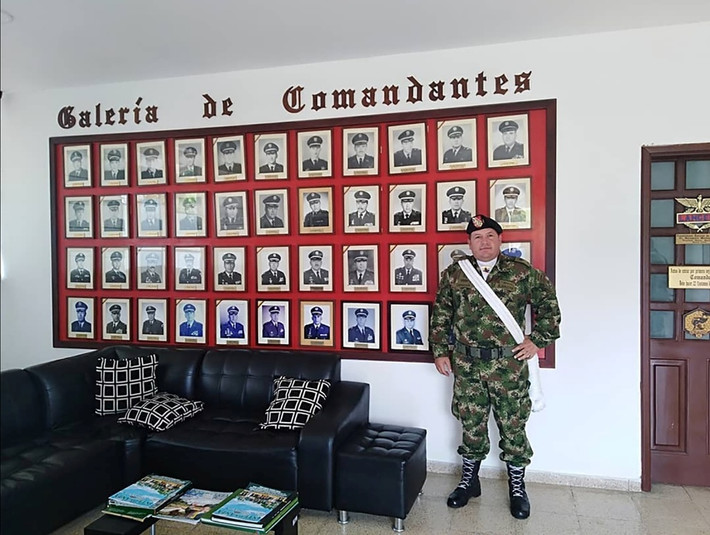 Jenny Carolina Capador - em gái của Duberney Capador (1 trong số 26 nghi phạm người Colombia) khẳng định với truyền thông rằng anh trai cô hoàn toàn vô tội. "Có điều gì đó không đúng. Tôi đảm bảo với thế giới rằng anh trai tôi hoàn toàn là người tốt. Anh ấy không làm những gì mà họ đang buộc tội anh ấy", cô Jenny nói. Ảnh: Duberney Capador khi còn là quân nhân Colombia. Ảnh: Reuters