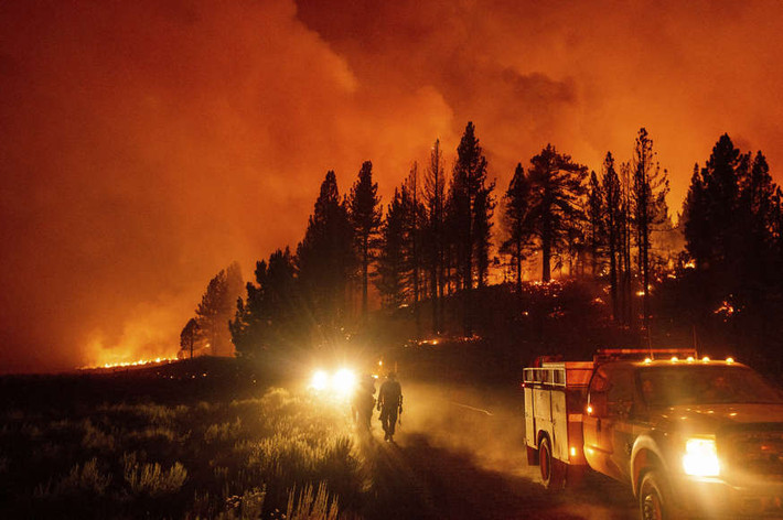 Đám cháy rừng ở California diễn ra gần biên giới với Nevada khiến giới chức Nevada cũng phải yêu cầu người dân tại một số khu vực phải sơ tán để đảm bảo an toàn.