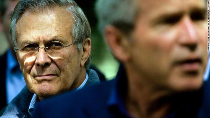 Cựu Bộ trưởng Quốc phòng Mỹ Donald Rumsfeld sinh ngày 9/7/1932 tại Chicago, Illinois. Ông từng theo học tại Đại học Princeton, tốt nghiệp ngành Chính trị vào năm 1954.