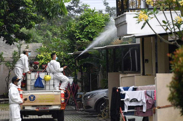 Indonesia hiện là quốc gia bị ảnh hưởng nặng nề nhất bởi dịch COVID-19 tại Đông Nam Á. Tính đến ngày 10/7, nước này ghi nhận tổng cộng hơn 2,4 triệu ca nhiễm và hơn 64.000 ca tử vong vì COVID-19 kể từ khi dịch bùng phát.