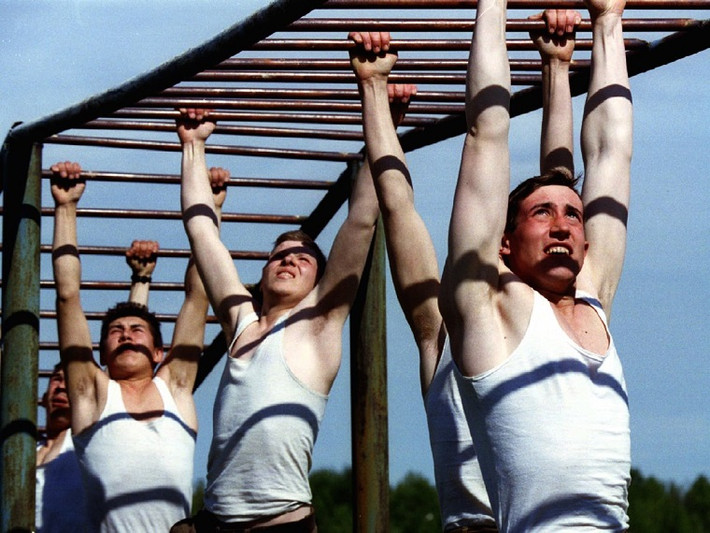 Các binh sĩ Nga tập luyện gần ngôi làng Plesetsk hồi tháng 6/1994. Ảnh: Reuters.