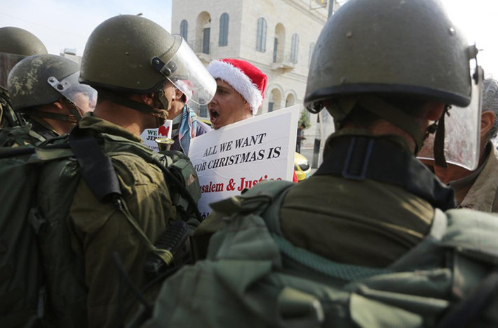 Theo Mohammad al-Lahham, một cư dân ở Bethlehem, những người biểu tình này muốn truyền tải thông điệp tới trẻ em Palestine về quyết tâm của họ theo con đường “hướng tới tự do và giành lại Jerusalem”. Ảnh: SF.