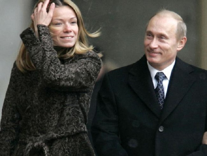 Trong cuộc phỏng vấn với Itar-Tass, Tổng thống Putin từng nói ông vẫn cố gắng thu xếp thời gian để có thể gặp các con mỗi tháng một, hai lần. Nhà lãnh đạo Nga cũng rất tự hào khi biết nhìn thấy các con trưởng thành và thành đạt trong công việc cũng như cuộc sống. Ảnh: News.com.au.