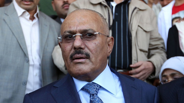 Ông Saleh là Tổng thống Yemen trong suốt 33 năm (1978 – 2012) trước khi buộc phải từ chức năm 2012 trong phong trào Mùa xuân Ả-rập. Sau đó, đất nước Yemen do chính quyền Tổng thống Abedrabbo Mansour Hadi lãnh đạo. Ảnh: Sky News.