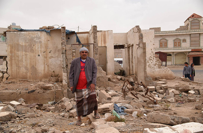Theo Al Jazeera, ngày 20/12 đánh dấu 1.000 ngày cuộc nội chiến Yemen nổ ra kể từ khi liên quân Ả-rập bắt đầu ném bom xuống quân nổi dậy Houthi, lực lượng hiện chiếm quyền kiểm soát thủ đô Sanaa cùng nhiều vùng lãnh thổ khác của quốc gia này. Ảnh: AJ.
