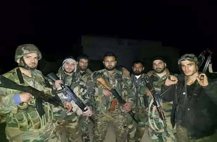 Tại Hama, lực lượng ủng hộ chính phủ Syria đã đánh bật các phần tử khủng bố HTS ra khỏi một cao điểm trọng yếu ở đông bắc tỉnh này hôm 17/12 trên đường tiến tới Đông Nam Idlib để giải phóng một sân bay quân sự chiến lược. Ảnh: AMN.