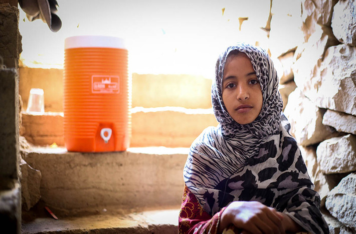 Cha của Amani, 12 tuổi, đến từ Taiz đã thiệt mạng do trúng pháo trong cuộc chiến tranh ở Yemen. “Cháu cảm thấy rất sợ chiến tranh và nhất là nghe thấy tiếng bom đạn”, Amani chia sẻ. Ảnh: AJ.