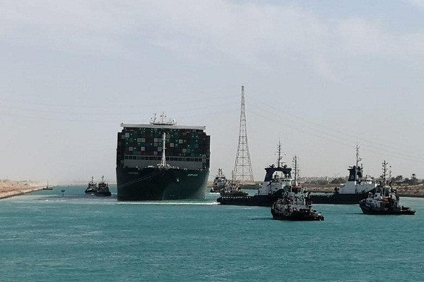 Được biết, kênh đào Suez không bị hư hại và hoạt động giao thông qua tuyến đường biển này có thể nối lại ngay lập tức.