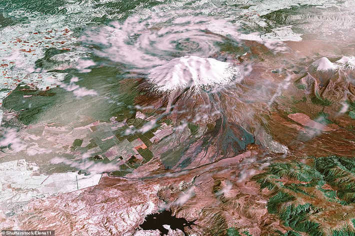 Ruapehu là một núi lửa dạng tầng ở New Zealand.