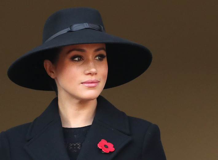 Meghan nói rằng cô trở nên lo lắng về việc con trai mình không có tước hiệu Hoàng gia và khó có thể hiểu vì sao lại có những lo ngại trong gia đình Hoàng gia về màu da của con trai cô. Nữ Công tước xứ Sussex cũng ngầm tố Điện Buckingham lan truyền thông tin không đúng về vợ chồng cô. Ảnh: VF.