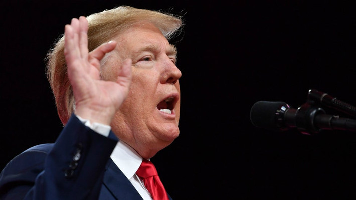 Được biết, trước bài phát biểu của ông Trump, kết quả một cuộc khảo sát những người tham dự hội nghị cho thấy, đa số ủng hộ ông Trump tái tranh cử Tổng thống Mỹ năm 2024. Ảnh: The Hill.