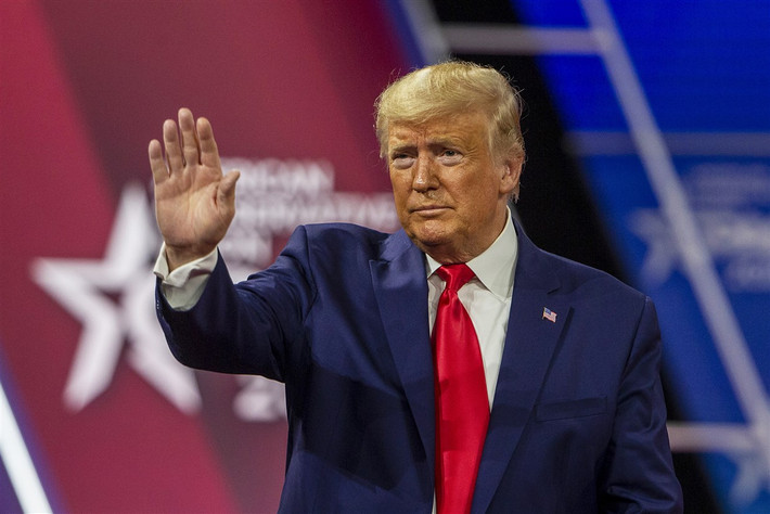 Trong bài phát biểu, ông Trump đã úp mở về khả năng sẽ tham gia tranh cử Tổng thống Mỹ năm 2024. Ảnh: NBC.