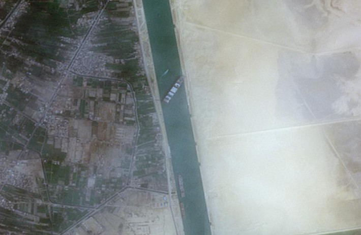 Theo Cơ quan quản ký kênh đào Suez (SCA), tàu Ever Given gặp sự cố ở kênh đào Suez do gió lớn và bão cát.