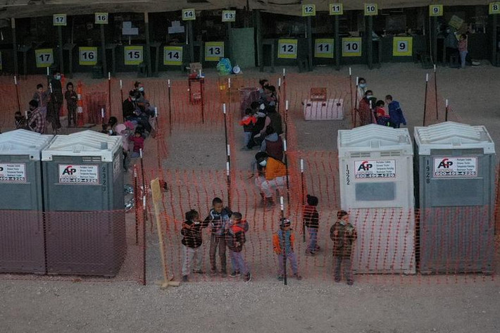 Khu "trại tị nạn" tạm thời ở Granjeno, Texas, nhìn từ trên cao ngày 4/3.