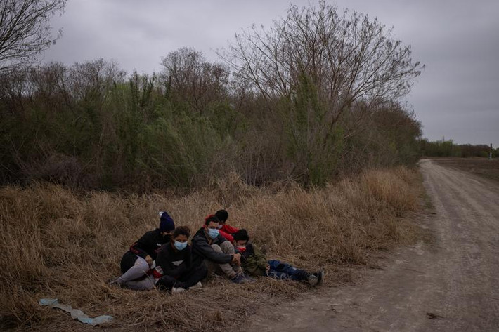 Theo Reuters, nhiều di dân đang "bám trụ" tại khu vực biên giới Mỹ - Mexico với hy vọng sẽ có cơ hội xin tị nạn tại Mỹ.