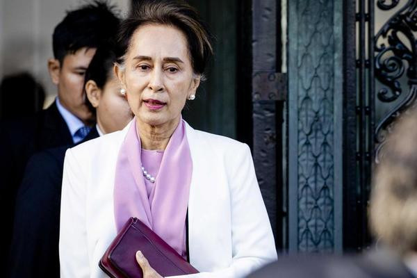 Gần đây nhất, hôm 17/3, theo Đài phát thanh truyền hình nhà nước Myanmar MRTV, chính quyền quân sự đã cáo buộc bà San Suu Kyi vi phạm luật chống tham nhũng. Ảnh: EPA.