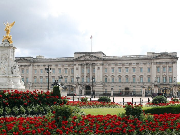 Cung điện Buckingham ở London (Anh) có diện tích gần 77.000 mét vuông.