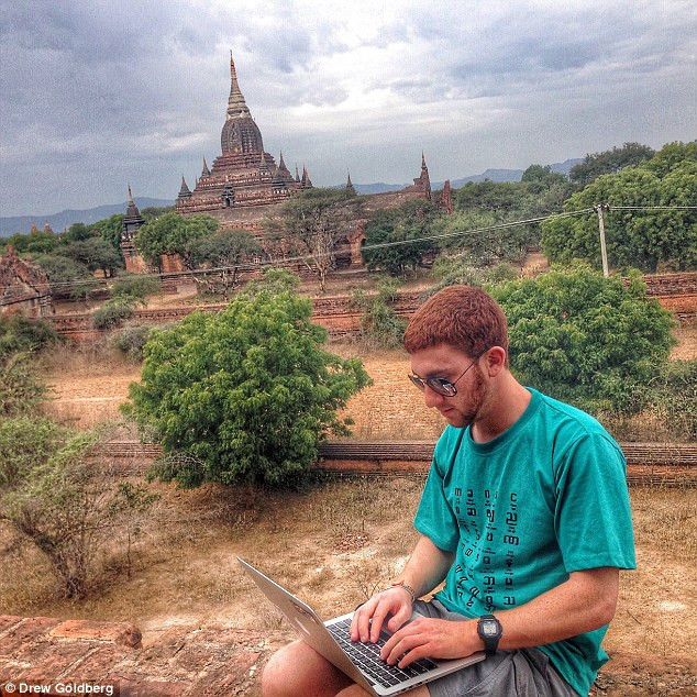 Drew viết blog ở Myanmar. Anh cho rằng, đây là nơi truy cập Internet tệ nhất trong những nước mà anh tới.