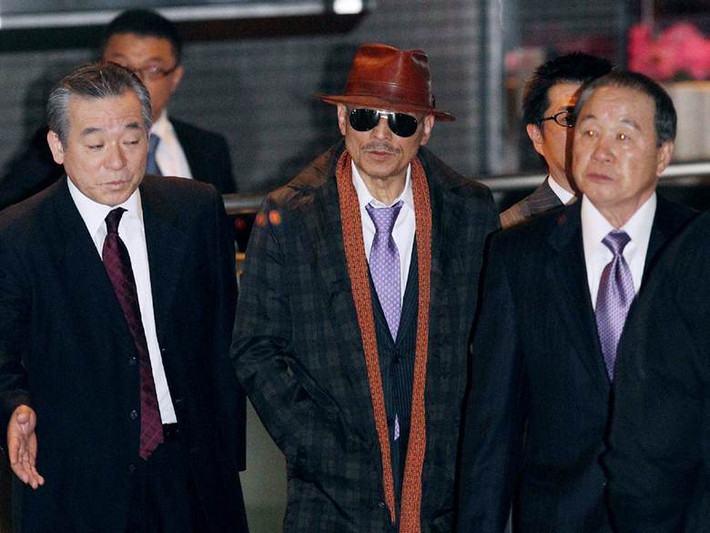 Băng đảng Yakuza điều hành nhiều lĩnh vực kinh doanh hợp pháp, từ các công trình xây dựng cho tới ngành công nghiệp phim người lớn.