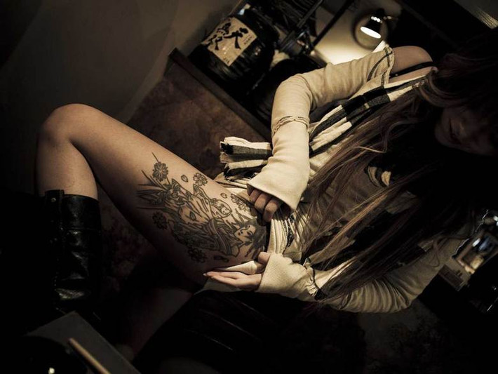 Vợ của các thành viên Yakuza cũng xăm mình để thể hiện sự trung thành với chồng cũng như băng nhóm Yakuza.