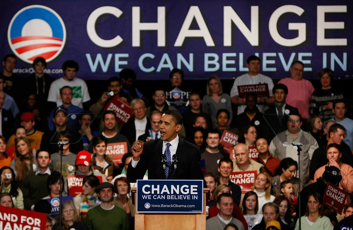 Vị ứng viên tổng thống Mỹ Barack Obama gửi lời cám ơn người ủng hộ sau cuộc bỏ phiếu kín ở Iowa ngày 3/1/2008.